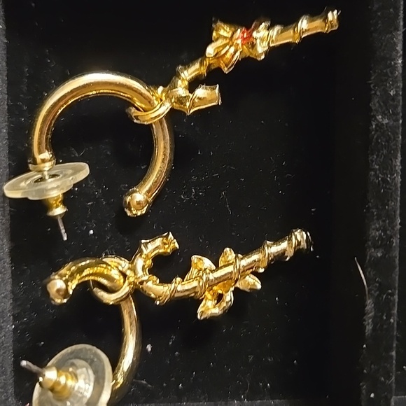 Bundle of Christmas Jewelry ~Earrings, Bracelet, and Brooch - Picture 2 of 8